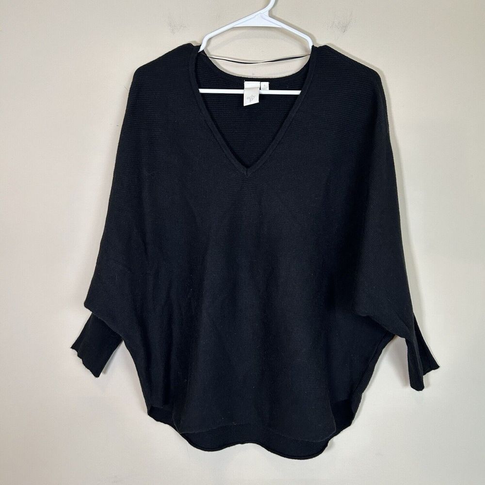 ady p V neck‎ Black 3/4 sleeve bat wing sweater Women's Small Soft